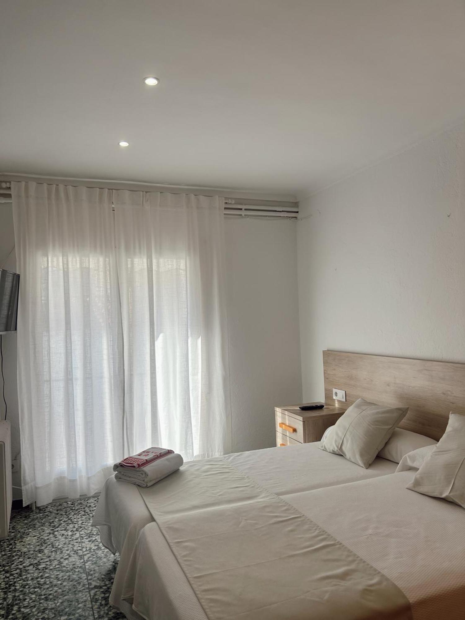 Hostal La Tina El Port De La Selva Экстерьер фото