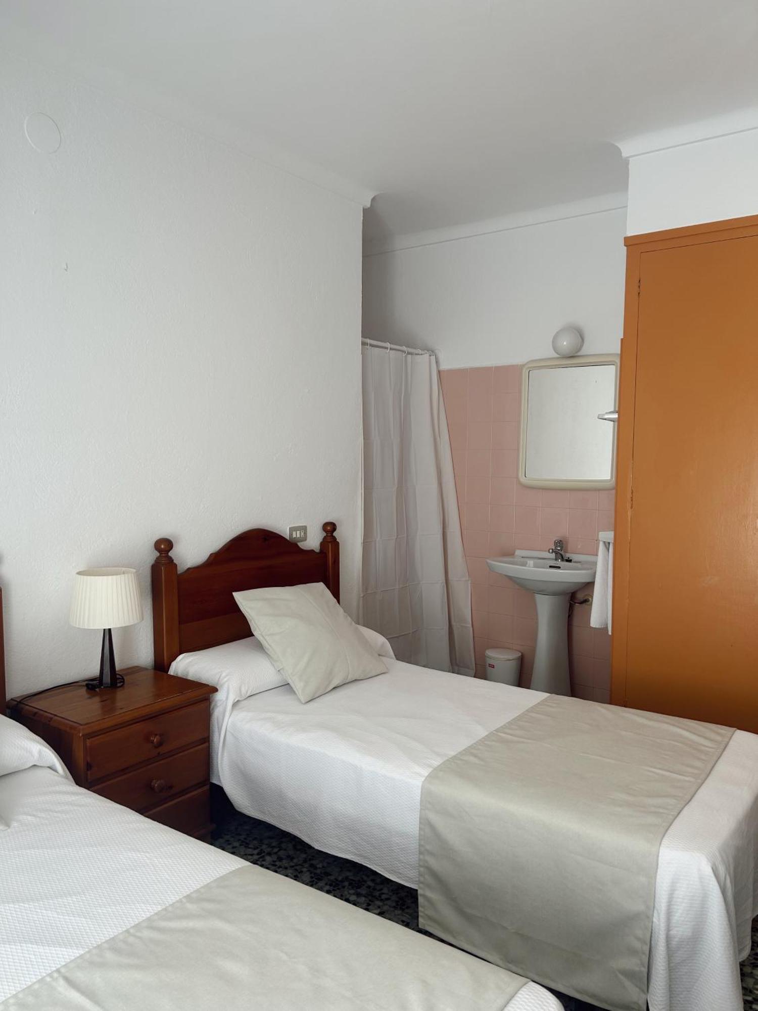 Hostal La Tina El Port De La Selva Экстерьер фото
