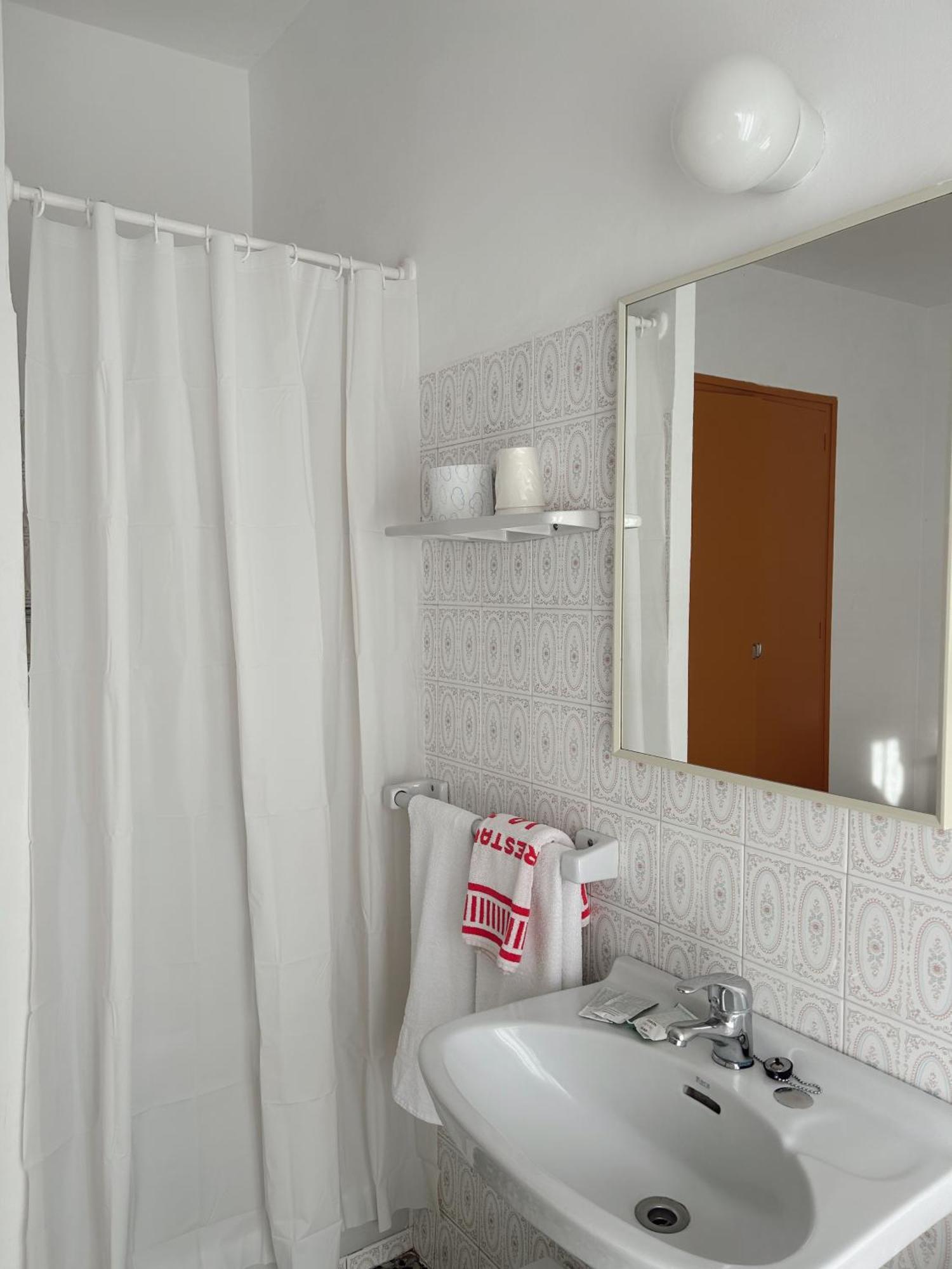 Hostal La Tina El Port De La Selva Экстерьер фото